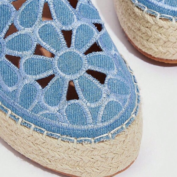 Boho Women's Floral Embroidered Blue Flats Vacation Summer beachy cruise - Picture 4 of 5